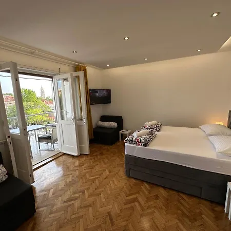 Iris Oasis Apartman *