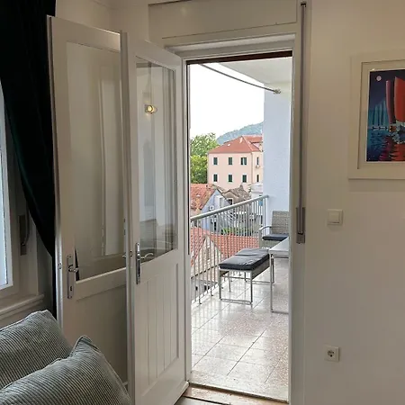 Iris Oasis Apartman *